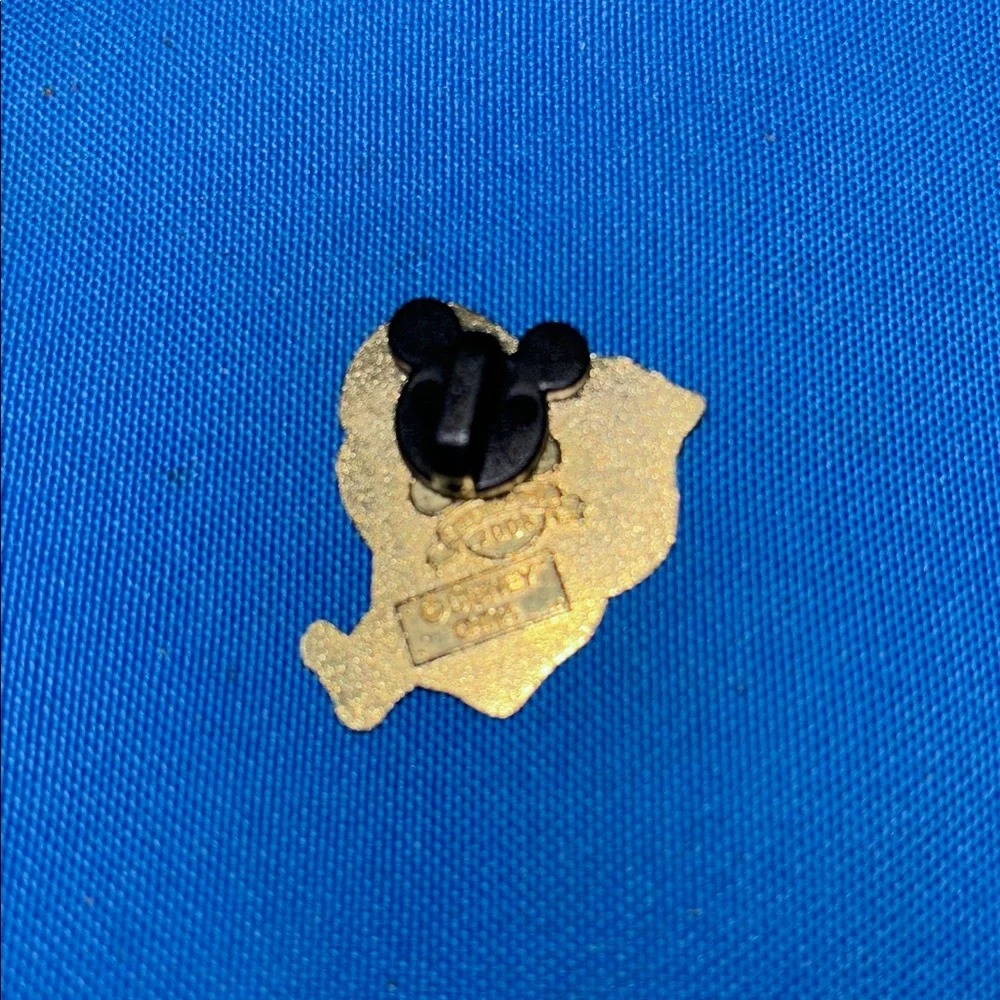 Disney Flower From Bambi Pin Color White Black Cream Blue NWOTS 2008 - Picture 2 of 2